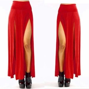 Cute slit legs skirt💫